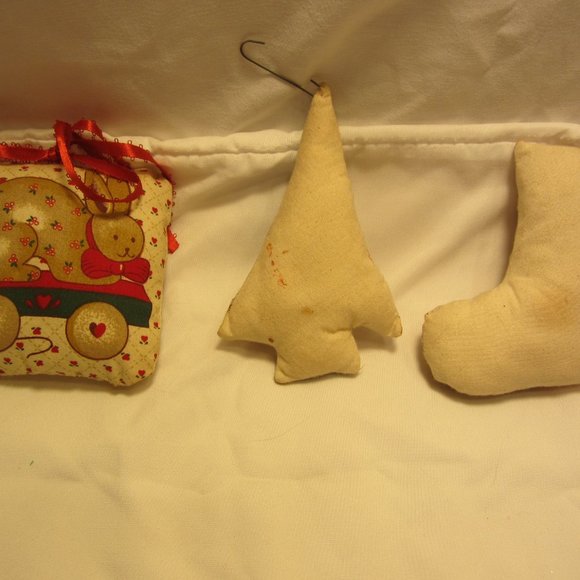 VTG SET OF 3 PILLOW ORNAMENTS, VERY CUTE, DIFFERNT SHAPES, COUNTRY CHIC - Picture 5 of 5
